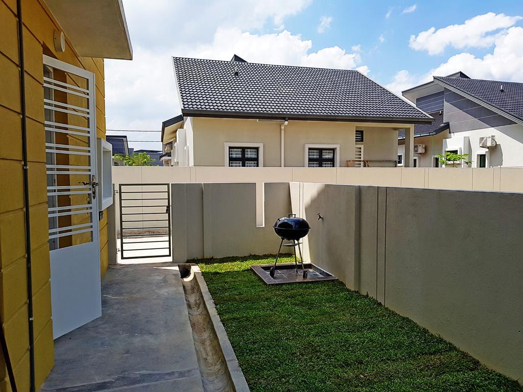 Selendang In Krubong Near Std Hang Jebat, Mitc & Utem Malacca Bilik gambar
